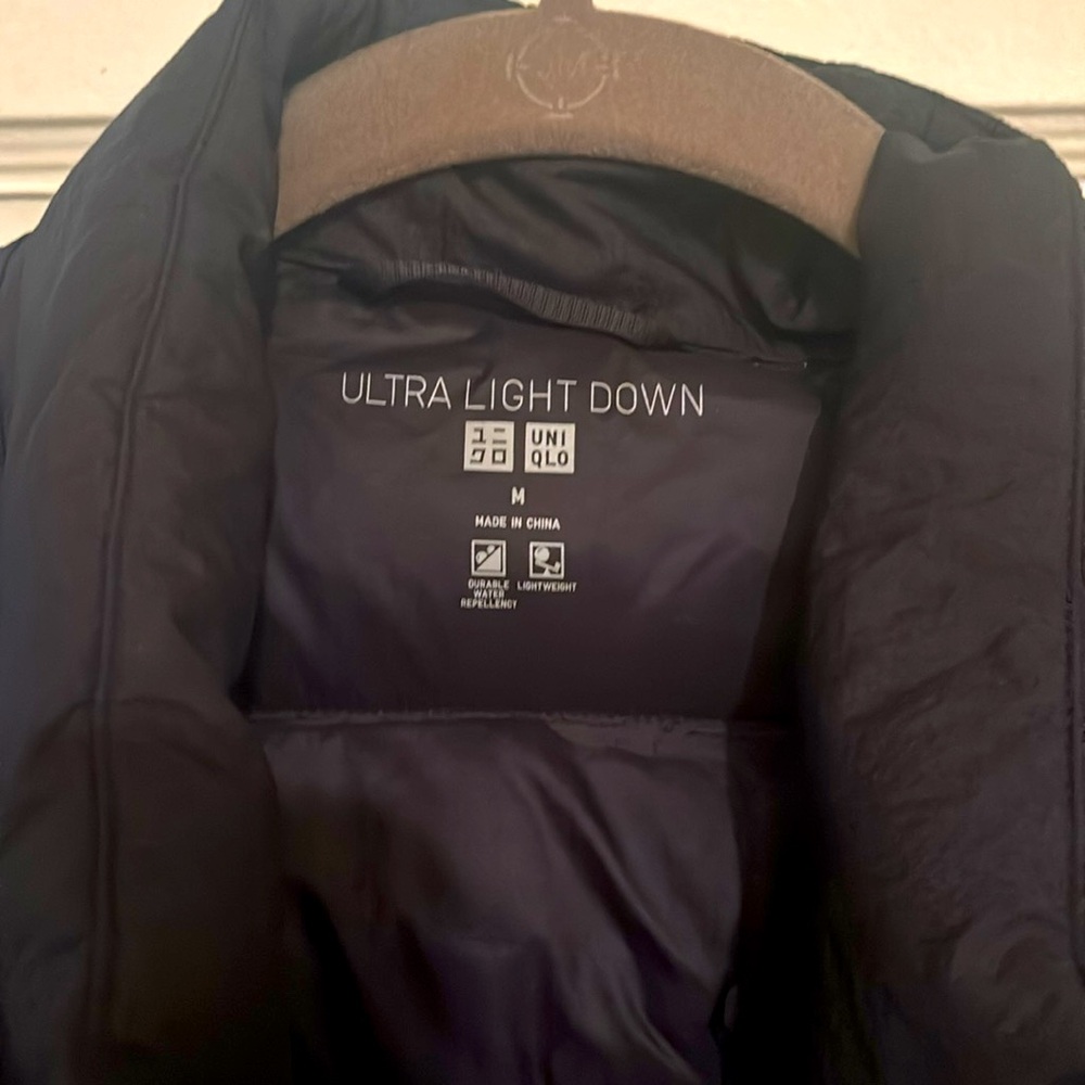 Men’s M Uniqlo Ultralight Down Jacket - Picture 2 of 2